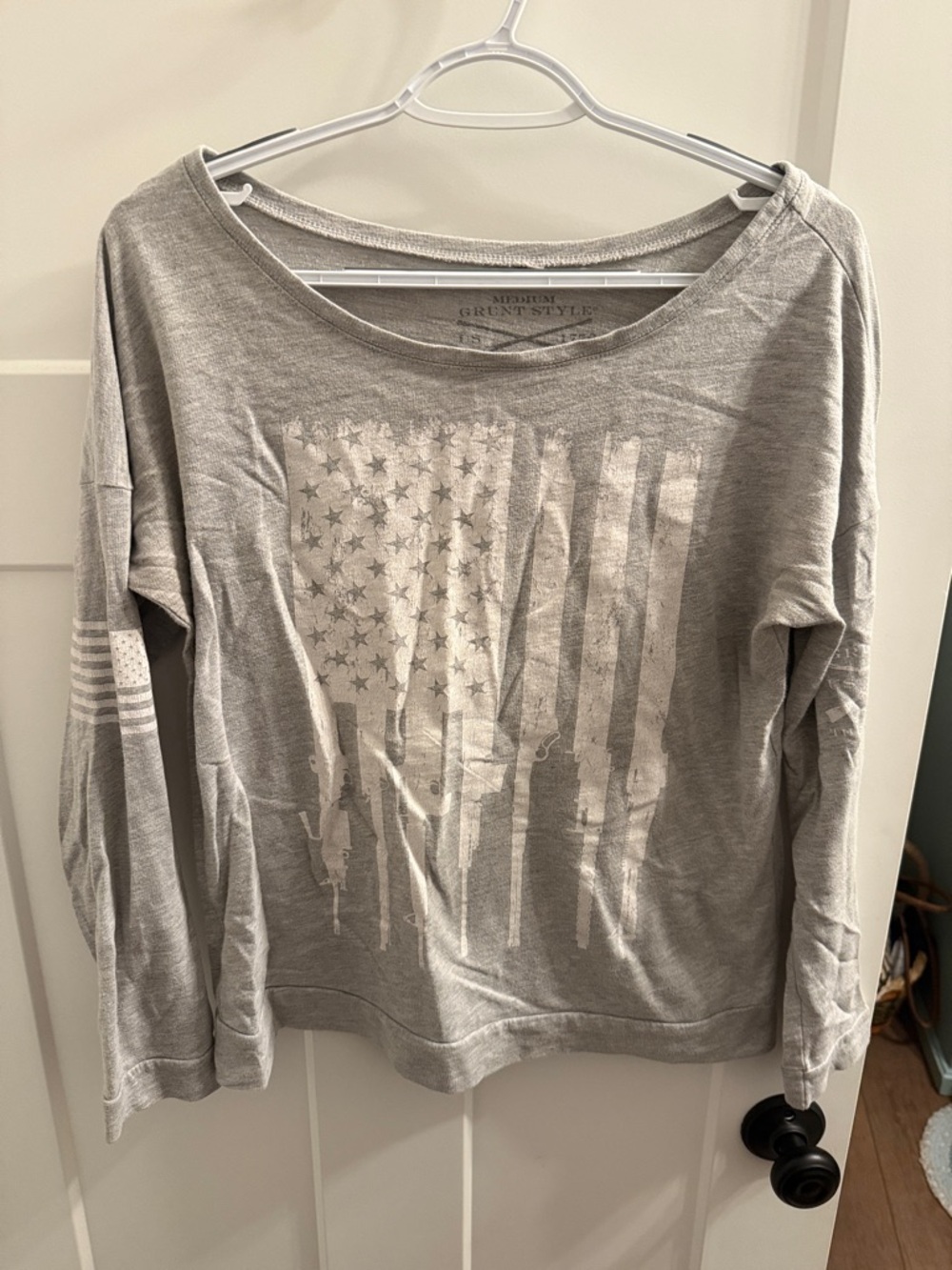 Grunt Style Women's Light Gray Distressed Flag Sweatshirt